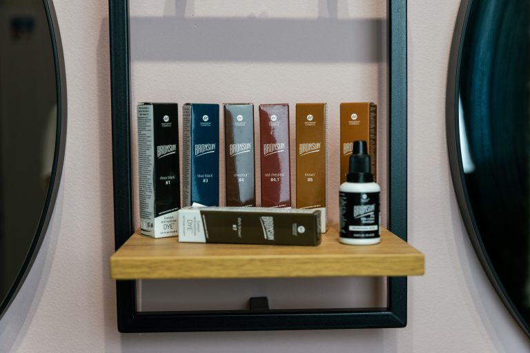 Интериор на студиото на The Browtique